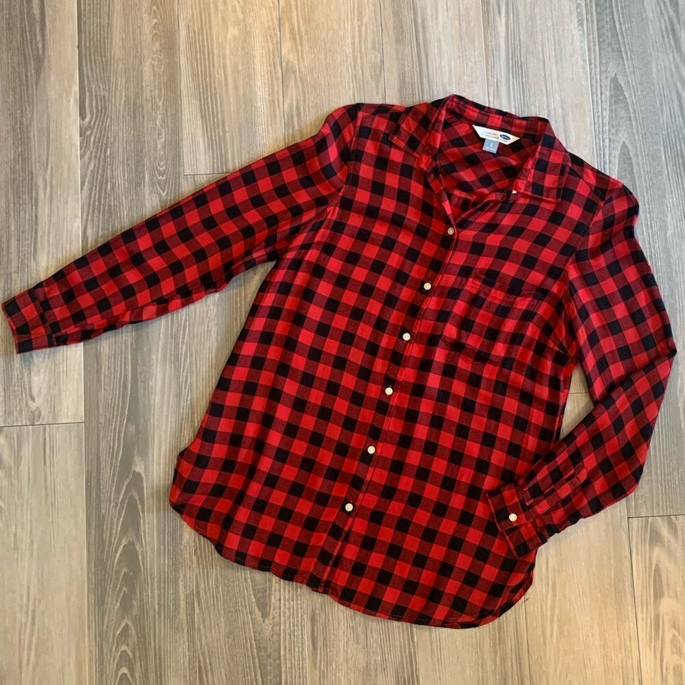 Women’s Old Navy red & black plaid button down size Small